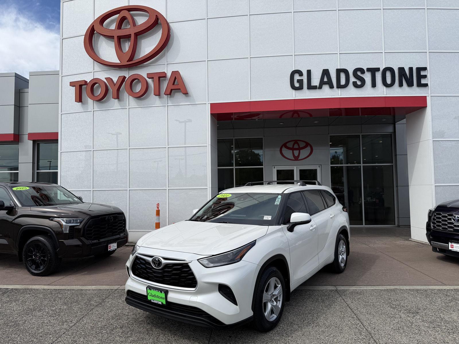White (Blizzard Pearl) 2021 Toyota Highlander SUV / Crossover All-Wheel Drive Automatic