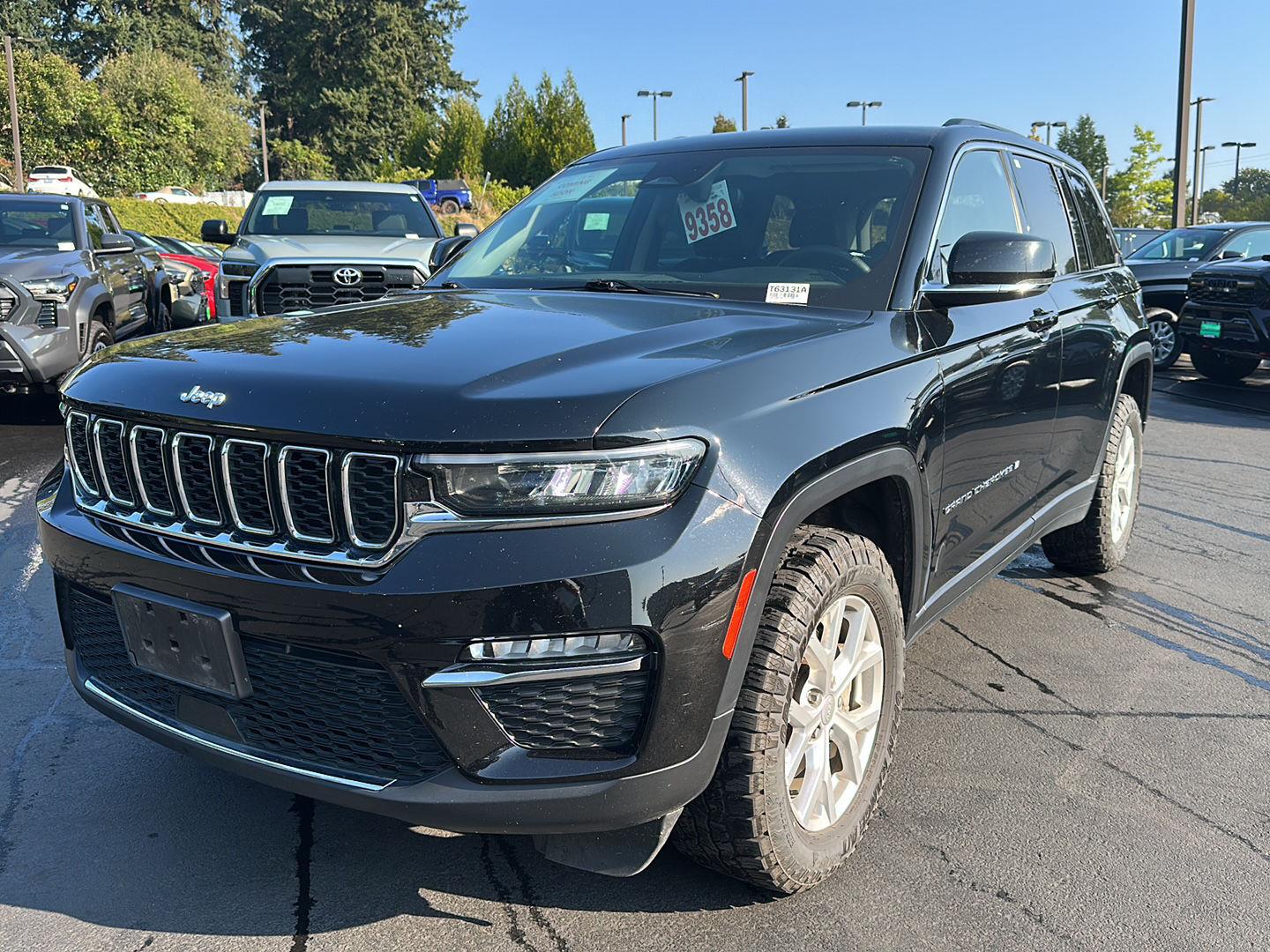 Diamond Black Crystal Pearlcoat 2023 Jeep Grand Cherokee SUV / Crossover Four-Wheel Drive 8-Speed Automatic