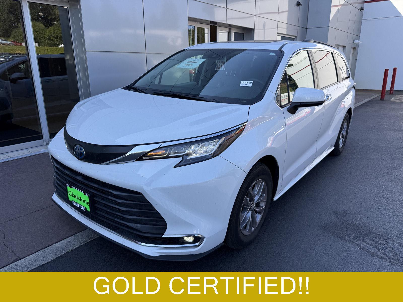 White (Wind Chill Pearl) 2023 Toyota Sienna Minivan All-Wheel Drive Continuously Variable Transmission