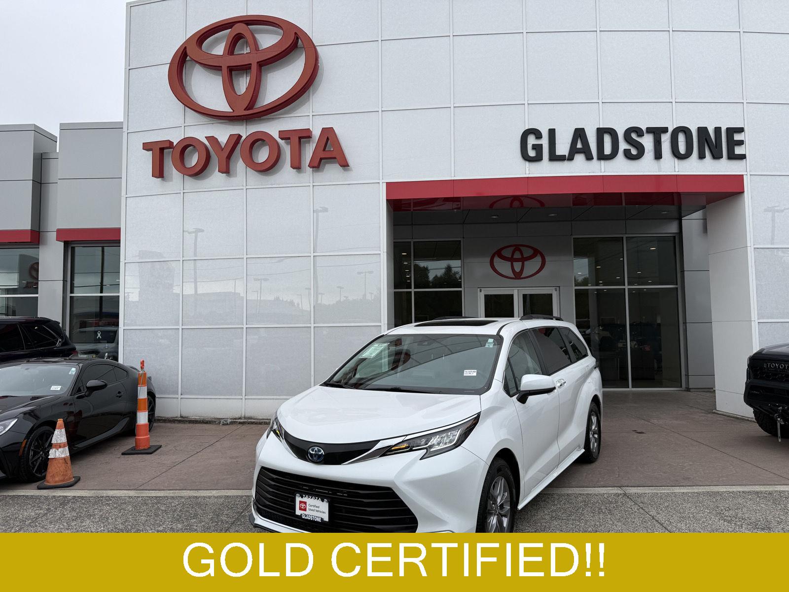 White (Wind Chill Pearl) 2023 Toyota Sienna Minivan All-Wheel Drive Continuously Variable Transmission