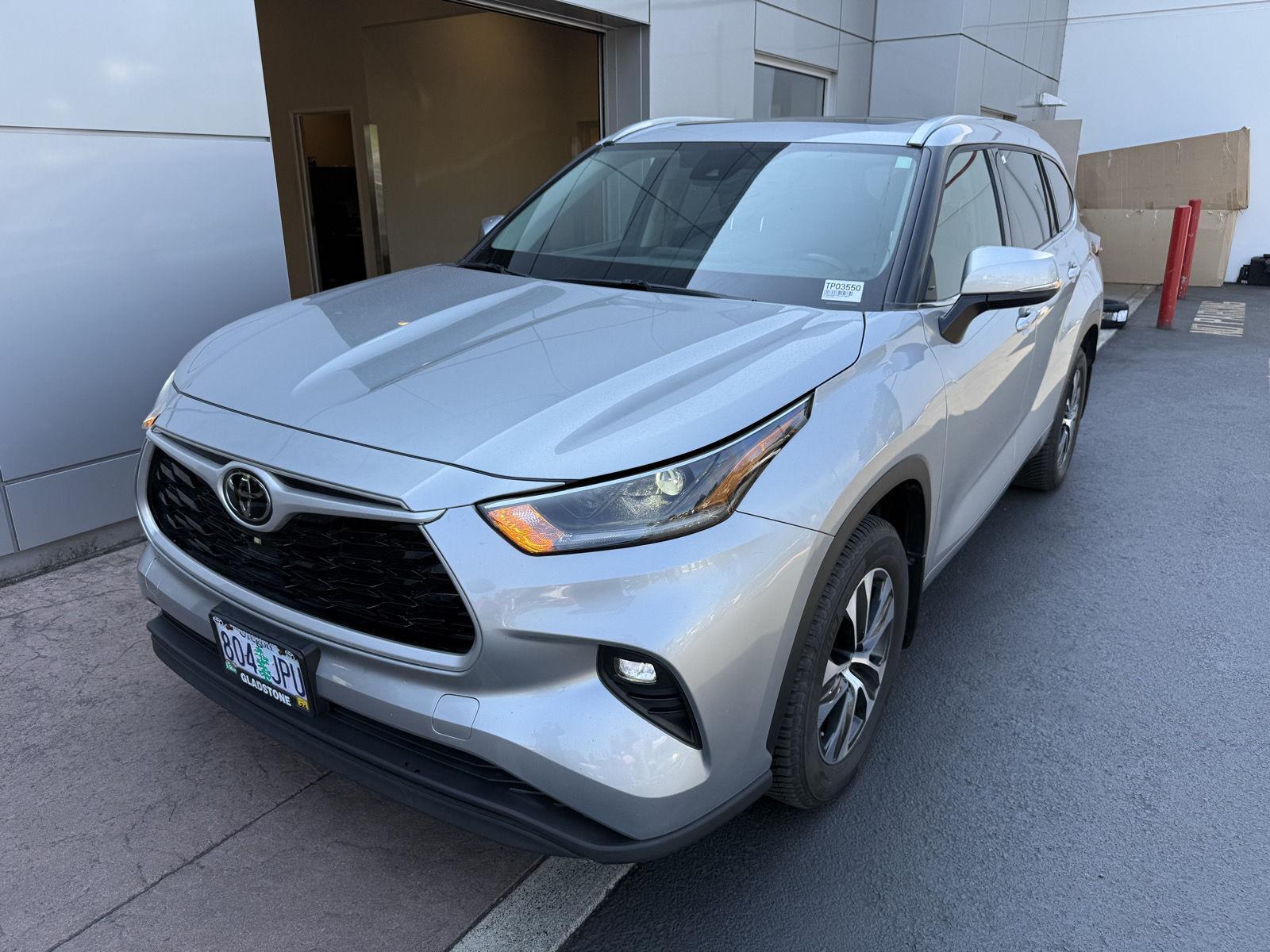 Celestial Silver Metallic 2021 Toyota Highlander SUV / Crossover All-Wheel Drive Automatic