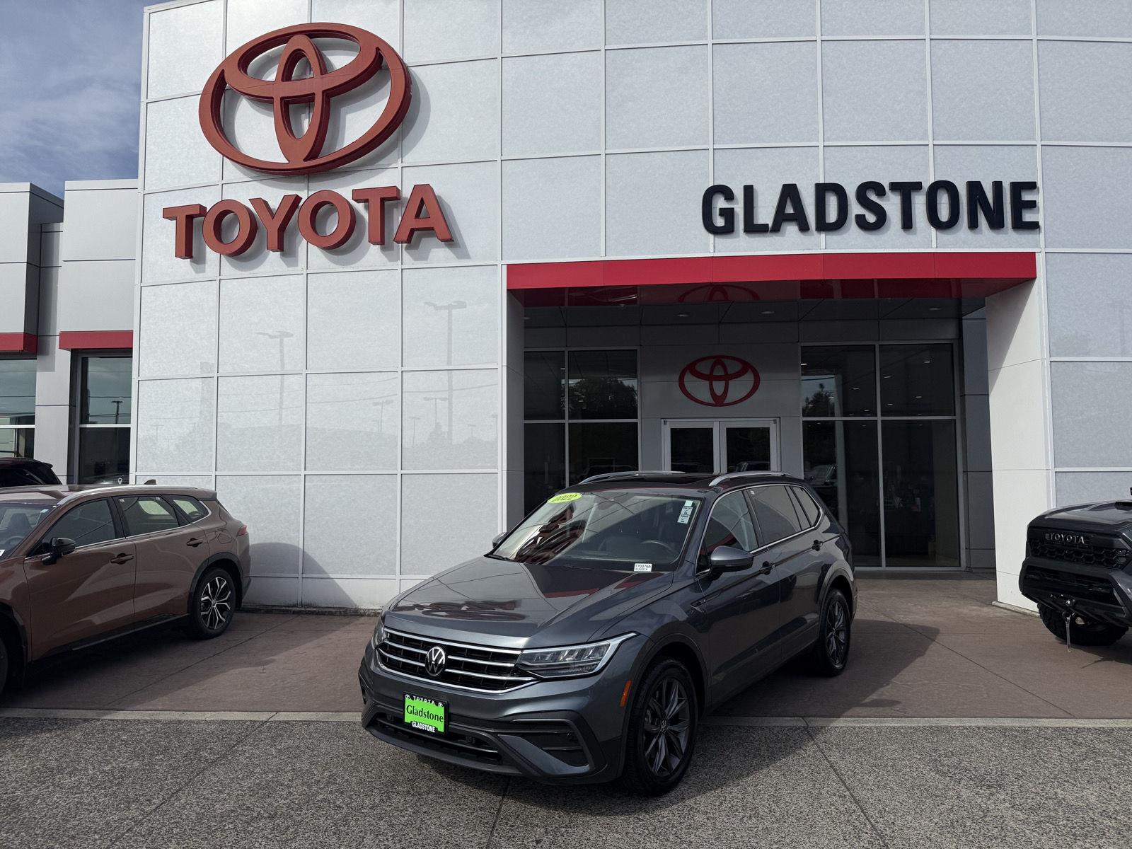 Platinum Gray Metallic 2022 Volkswagen Tiguan SUV / Crossover All-Wheel Drive Automatic