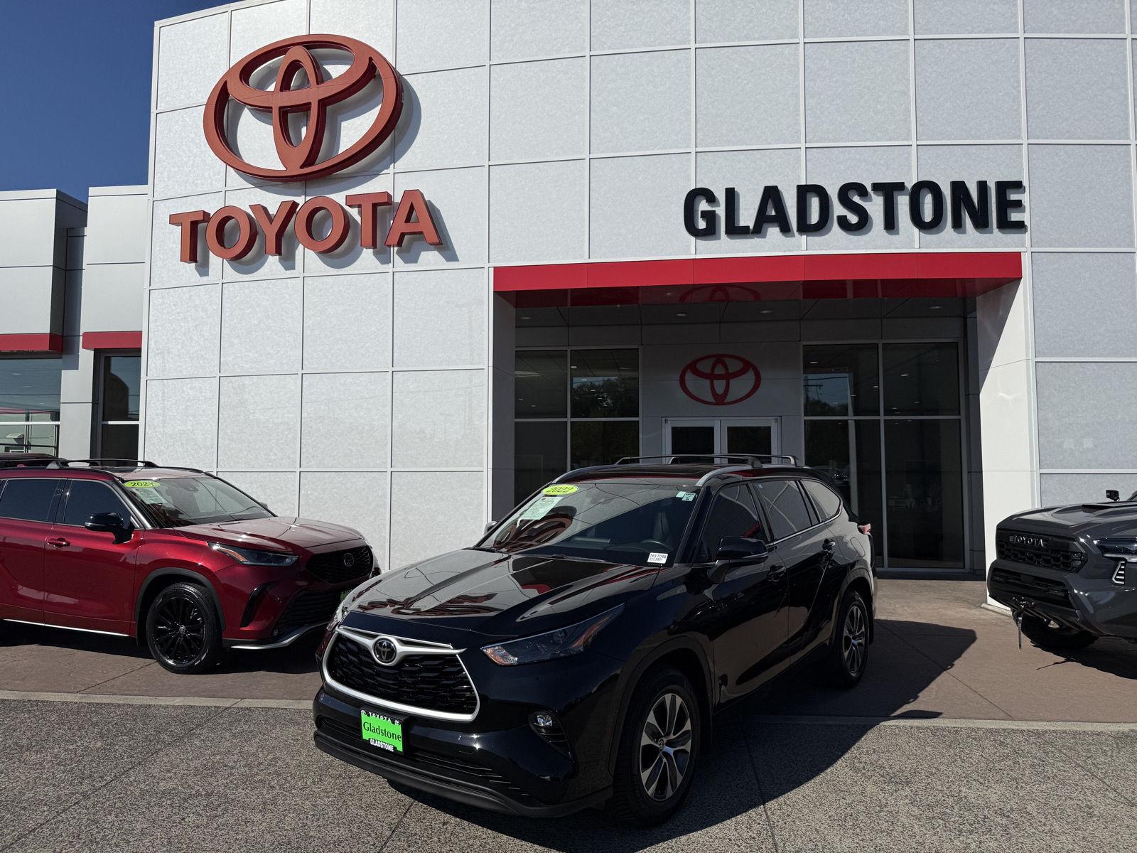 Midnight Black Metallic 2022 Toyota Highlander SUV / Crossover All-Wheel Drive Automatic