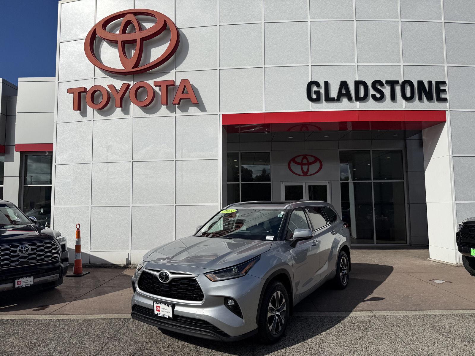 Celestial Silver Metallic 2021 Toyota Highlander SUV / Crossover All-Wheel Drive Automatic