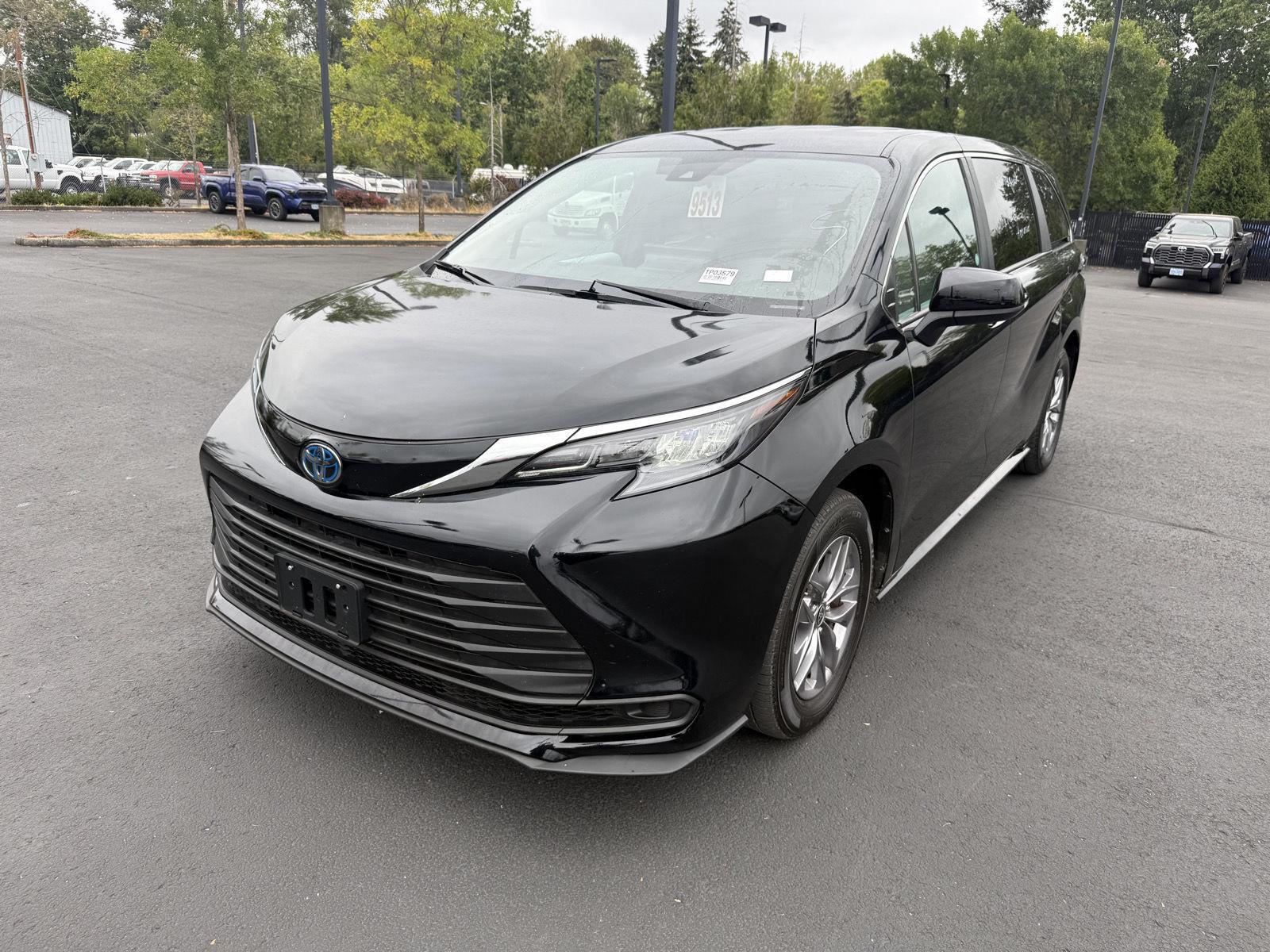 Midnight Black Metallic 2025 Toyota Sienna Minivan Front-Wheel Drive Continuously Variable Transmission