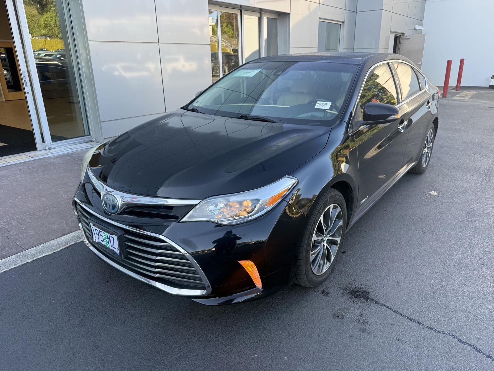  2017 Toyota Avalon Hybrid XLE Plus FWD   