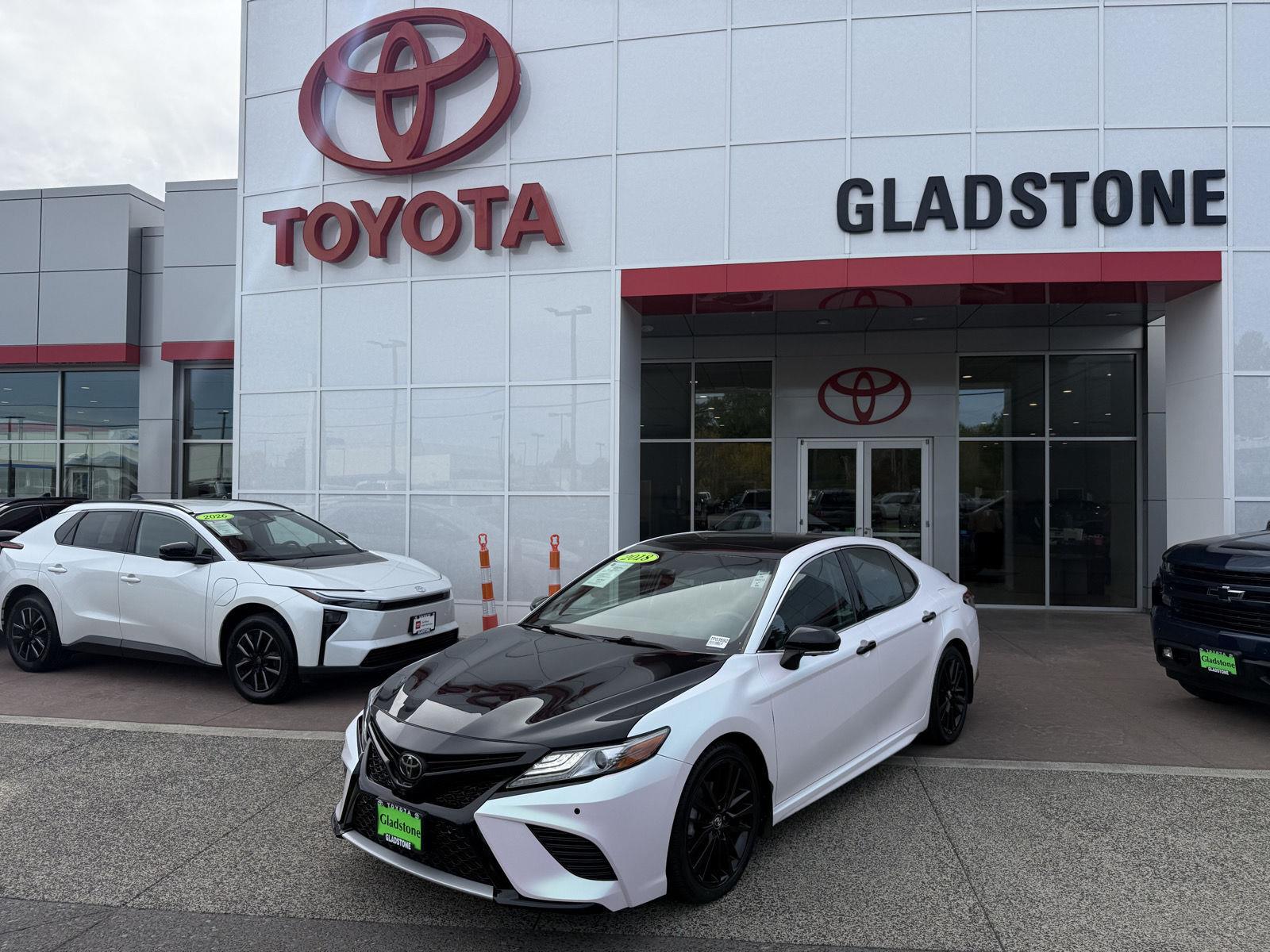 White (Wind Chill Pearl) 2018 Toyota Camry Sedan Front-Wheel Drive 