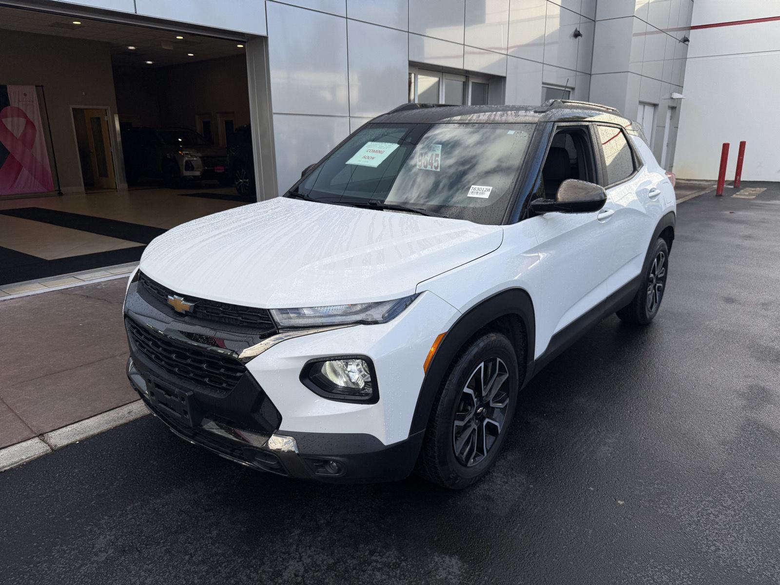 White (Iridescent Pearl Tricoat) 2021 Chevrolet Trailblazer SUV / Crossover Front-Wheel Drive Continuously Variable Transmission