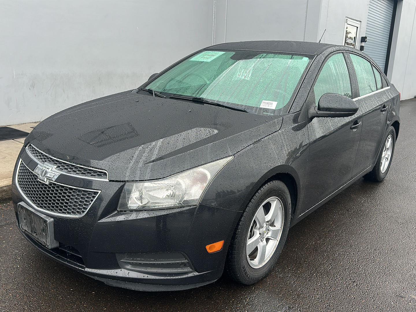 Black Granite Metallic 2014 Chevrolet Cruze Sedan Front-Wheel Drive 6-Speed Automatic Overdrive