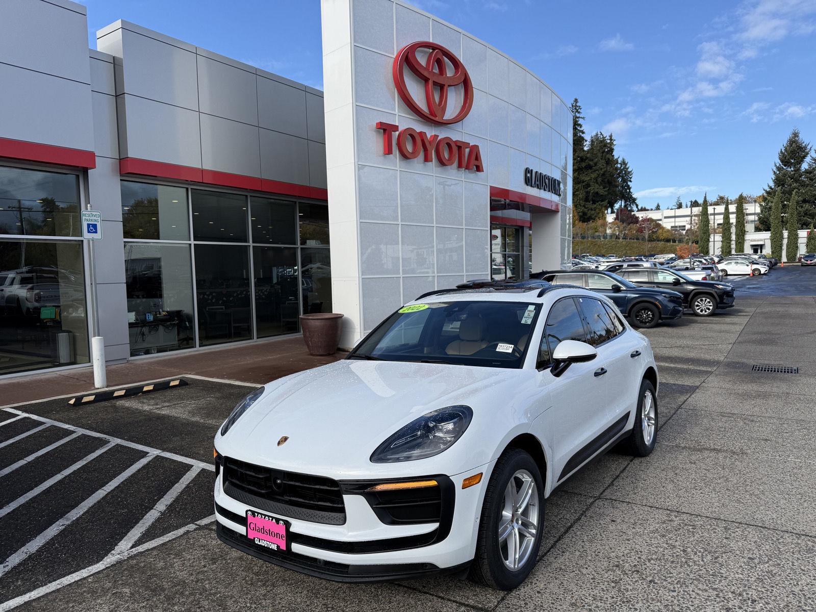  2022 Porsche Macan AWD   
