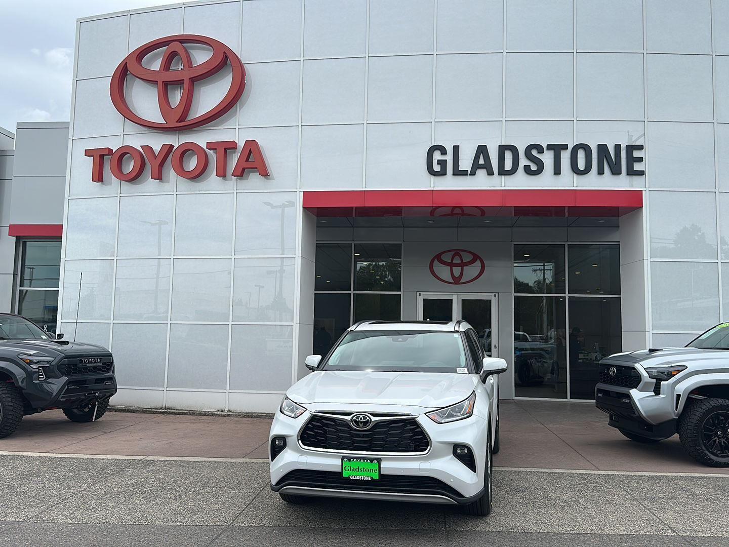 White (Wind Chill Pearl) 2026 Toyota Highlander SUV / Crossover All-Wheel Drive Automatic