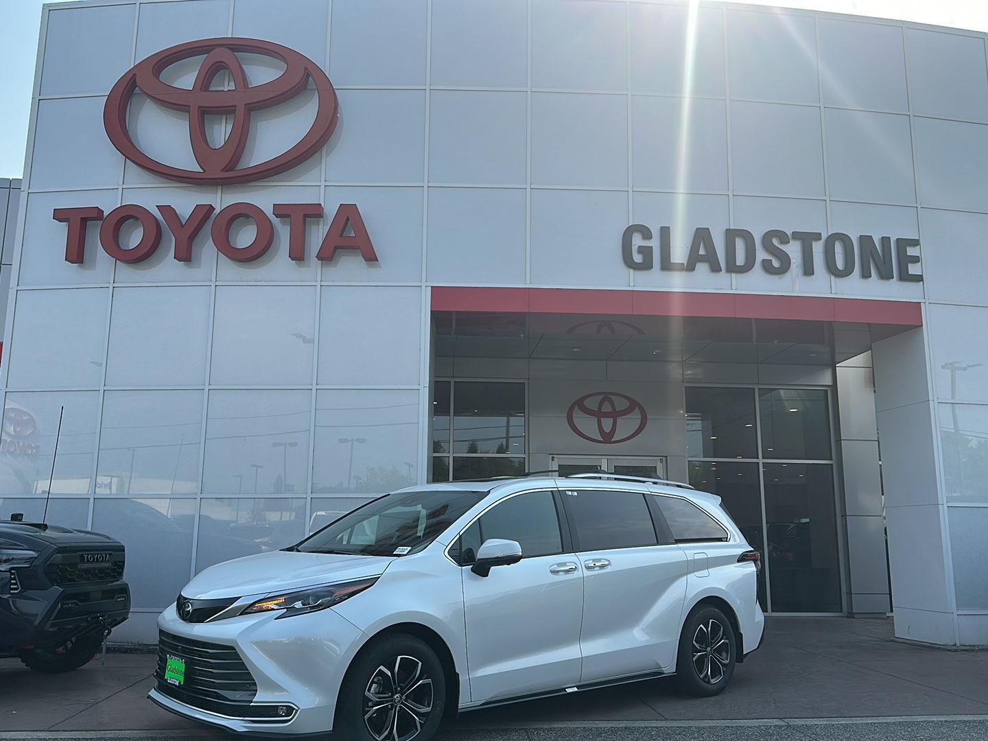 White (Wind Chill Pearl) 2026 Toyota Sienna Minivan All-Wheel Drive Continuously Variable Transmission