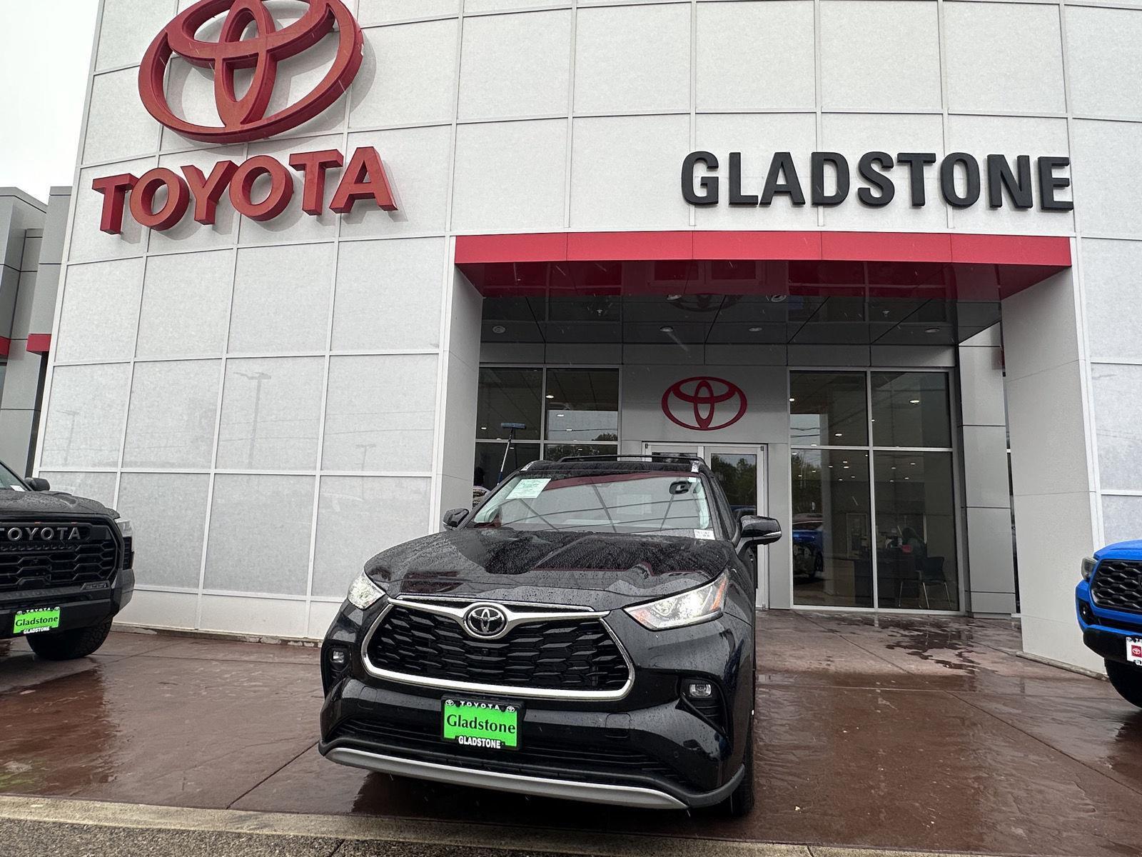 Midnight Black Metallic 2026 Toyota Highlander SUV / Crossover All-Wheel Drive Automatic