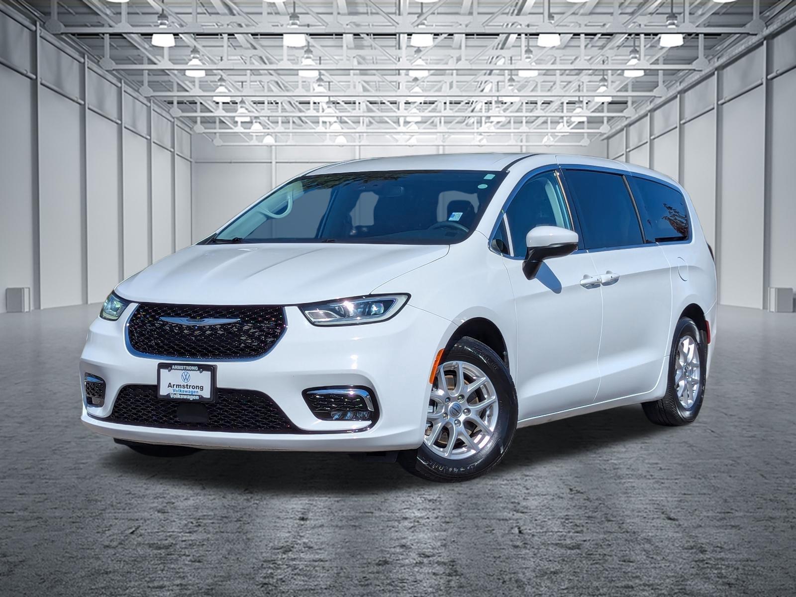 White 2023 Chrysler Pacifica Minivan Front-Wheel Drive 9-Speed Automatic