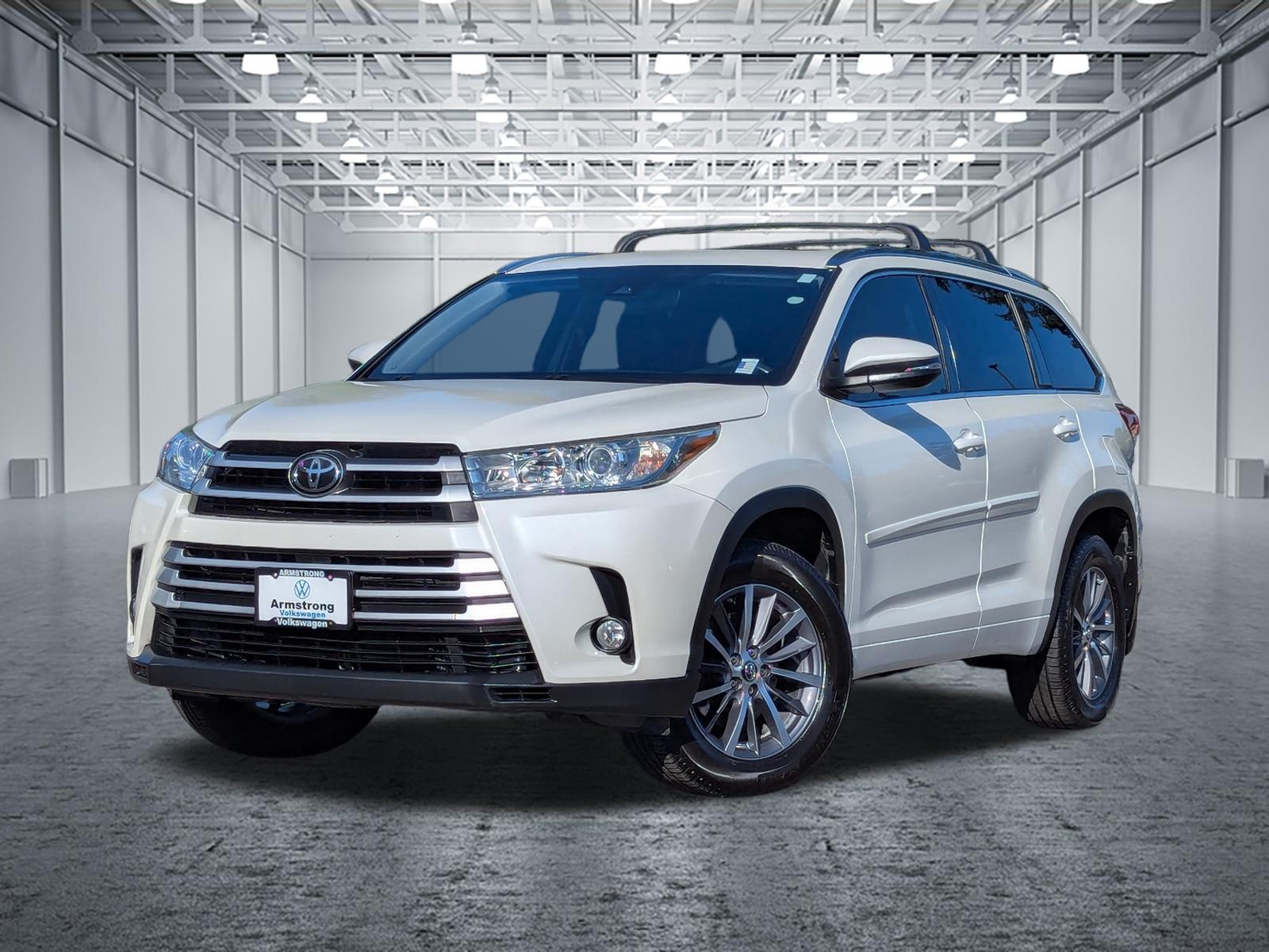 White (Blizzard Pearl) 2017 Toyota Highlander SUV / Crossover All-Wheel Drive Automatic
