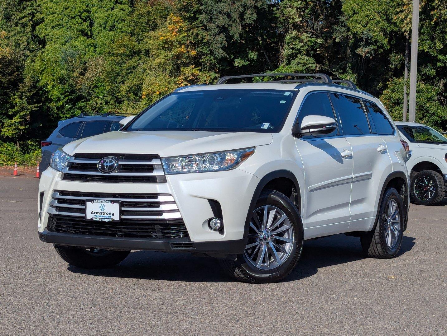 White (Blizzard Pearl) 2017 Toyota Highlander SUV / Crossover All-Wheel Drive Automatic