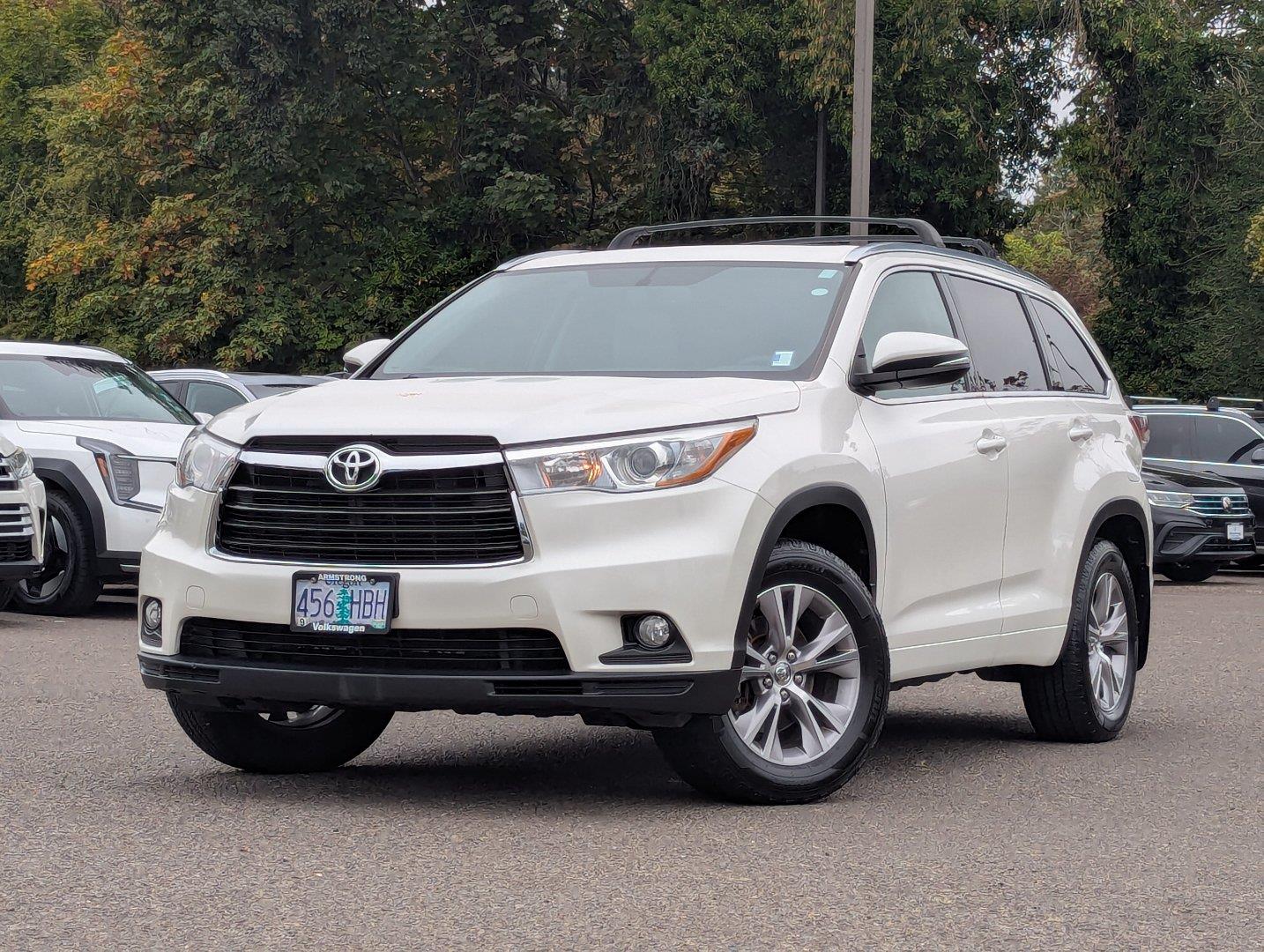 White (Blizzard Pearl) 2015 Toyota Highlander SUV / Crossover Front-Wheel Drive 6-Speed Automatic