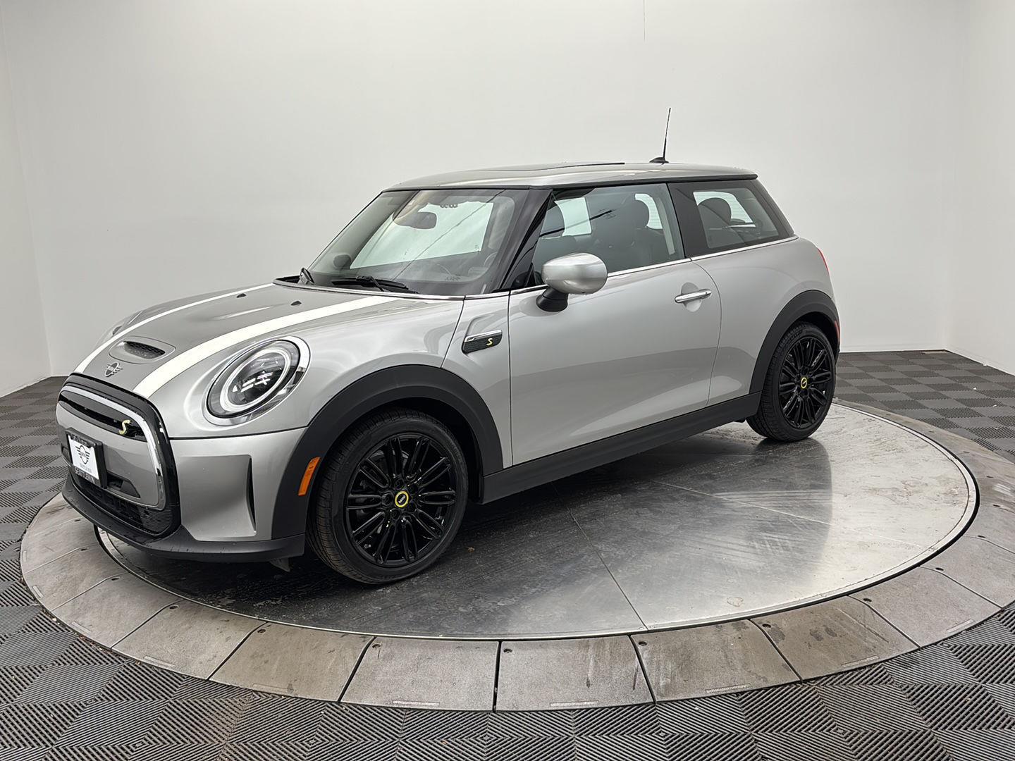 Melting Silver III Metallic 2024 MINI Cooper Hatchback Front-Wheel Drive 1-Speed Automatic
