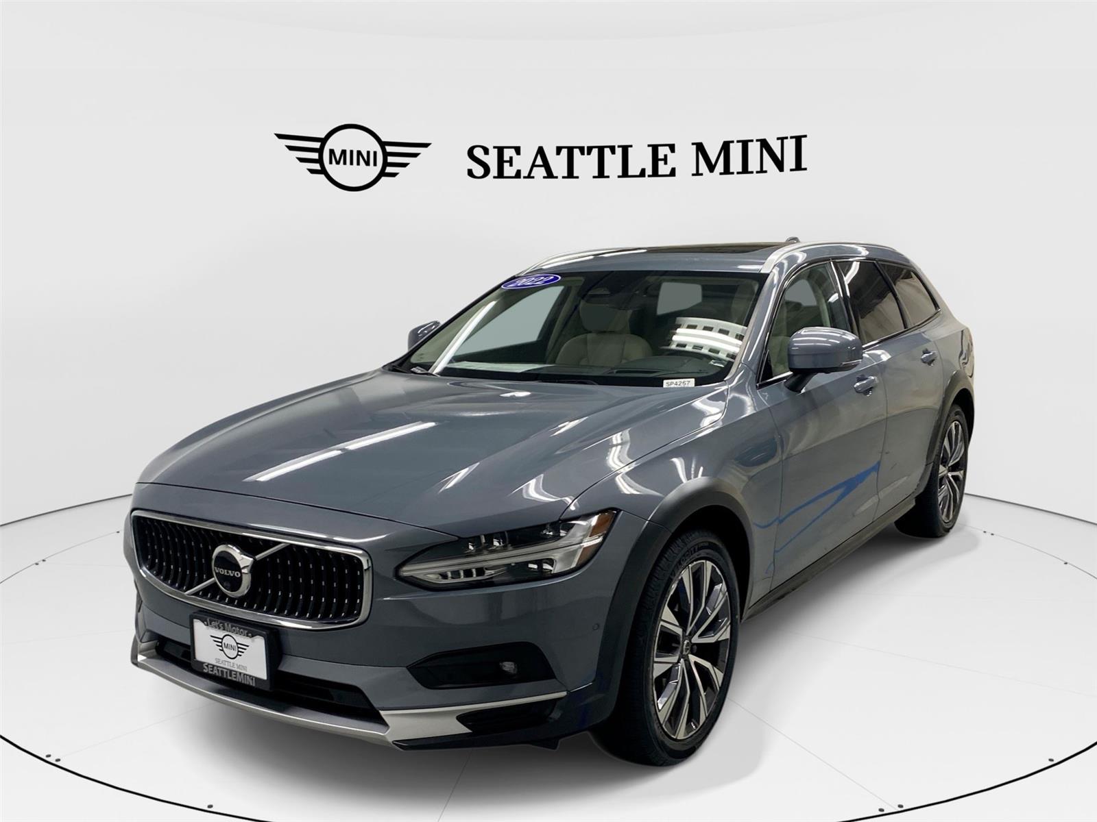 Gray (Thunder Grey Metallic) 2022 Volvo V90 Cross Country B6 AWD Wagon All-Wheel Drive Automatic