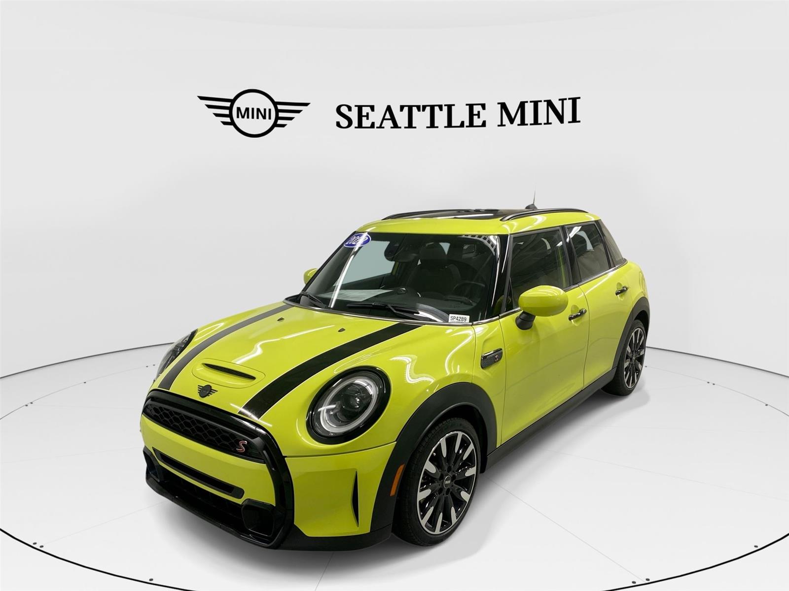 Zesty Yellow 2023 MINI Cooper Hatchback Front-Wheel Drive 7-Speed Dual Clutch
