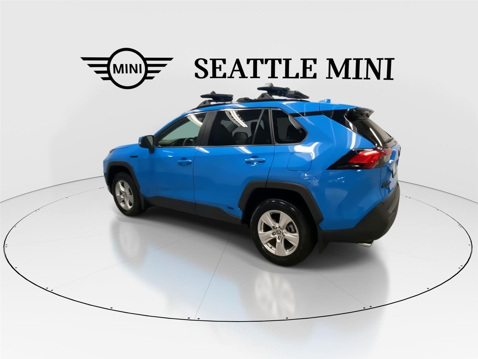 View vehicle photo 7