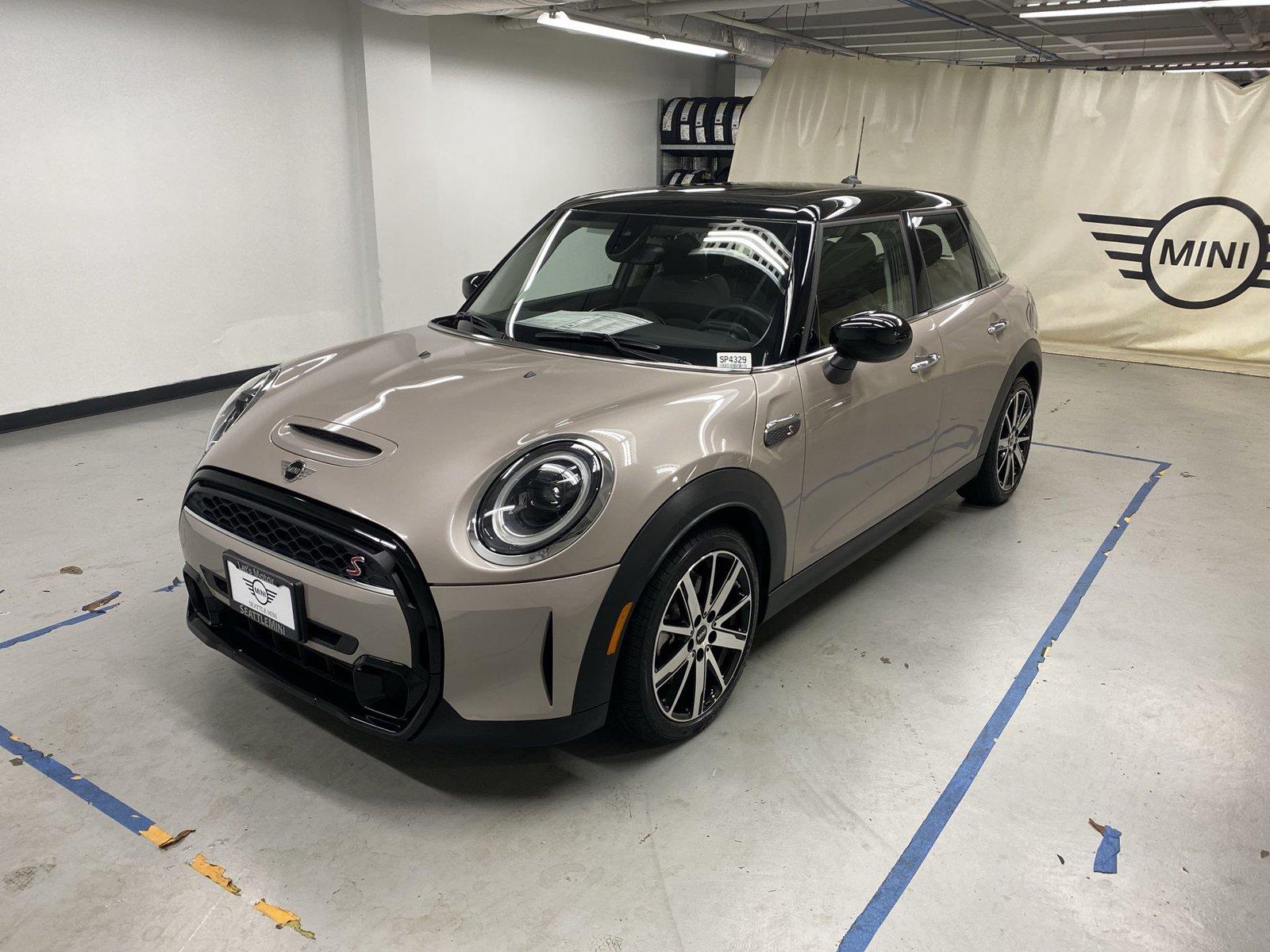 Gray (Rooftop Grey Metallic) 2023 MINI Cooper Hatchback Front-Wheel Drive 7-Speed Dual Clutch