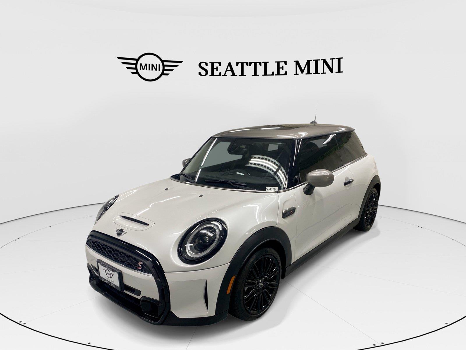 Nanuq White Metallic 2024 MINI Cooper Hatchback Front-Wheel Drive 7-Speed Automatic