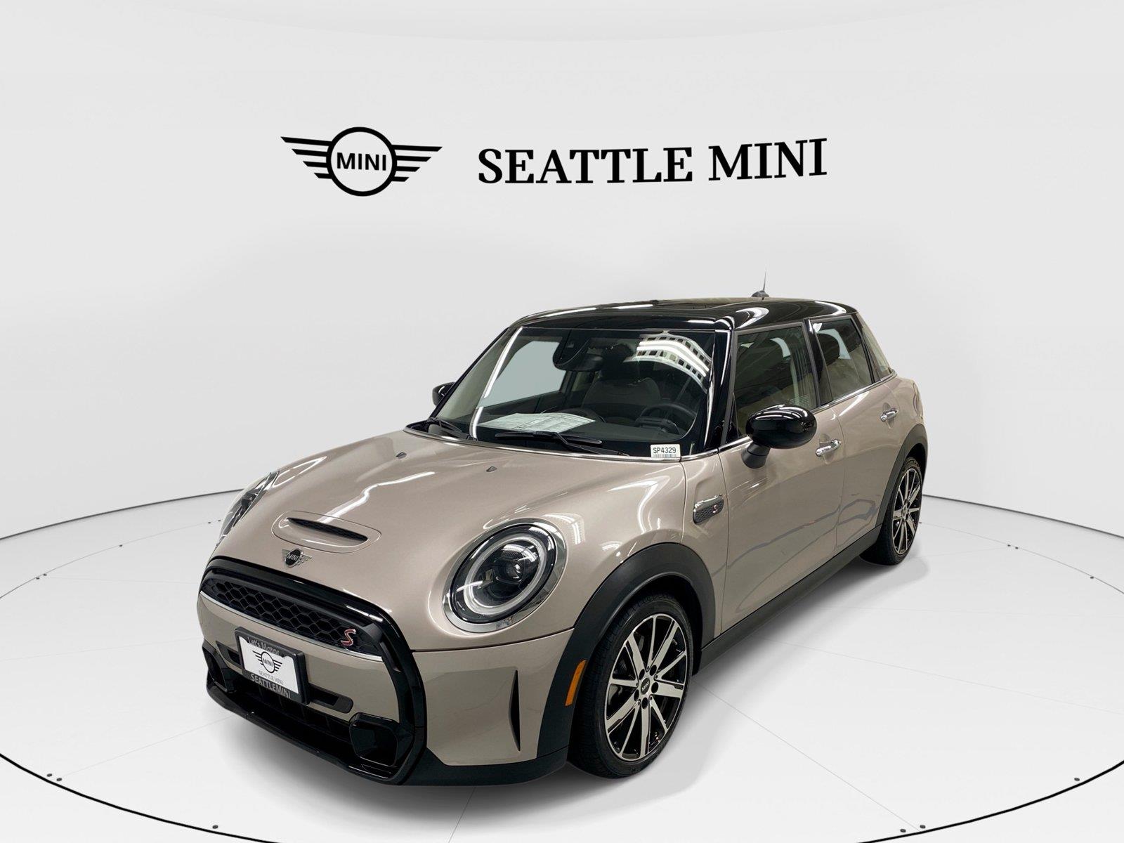 Gray (Rooftop Grey Metallic) 2023 MINI Cooper Hatchback Front-Wheel Drive 7-Speed Dual Clutch