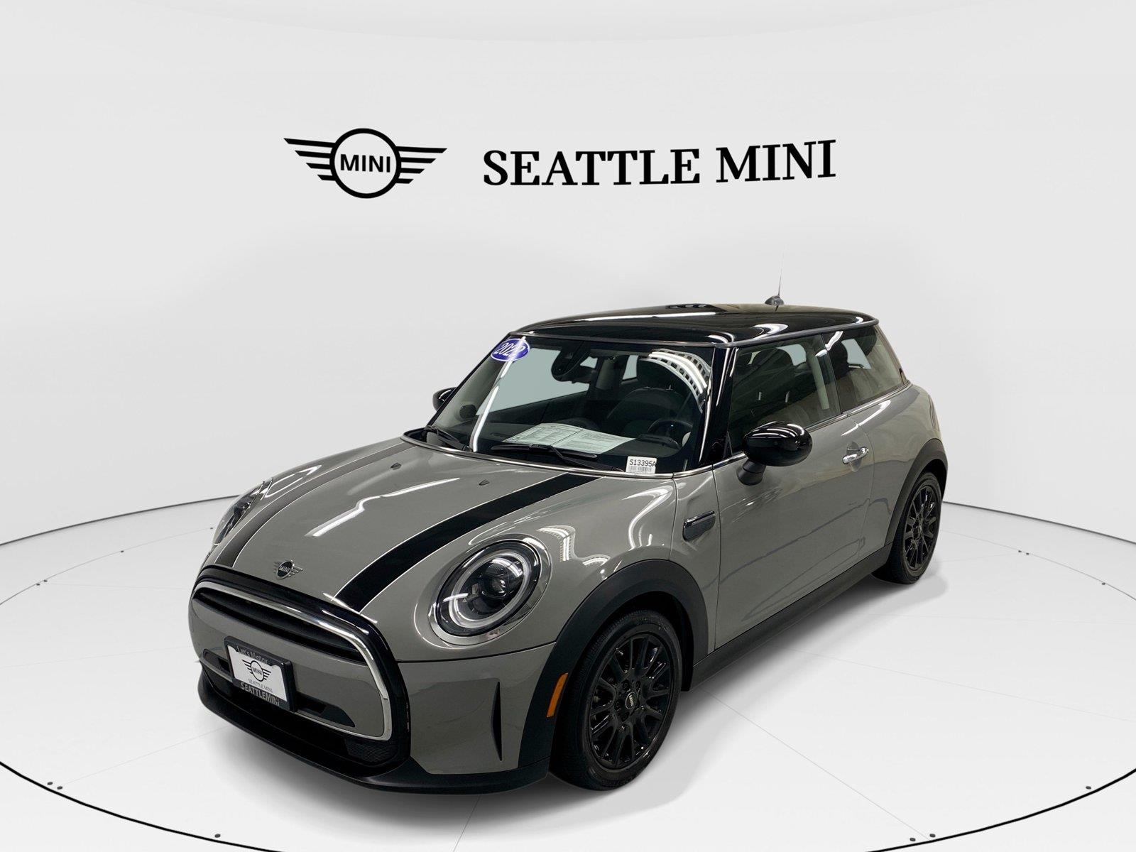 Gray (Moonwalk Grey Metallic) 2022 MINI Cooper Hatchback Front-Wheel Drive 7-Speed Automatic