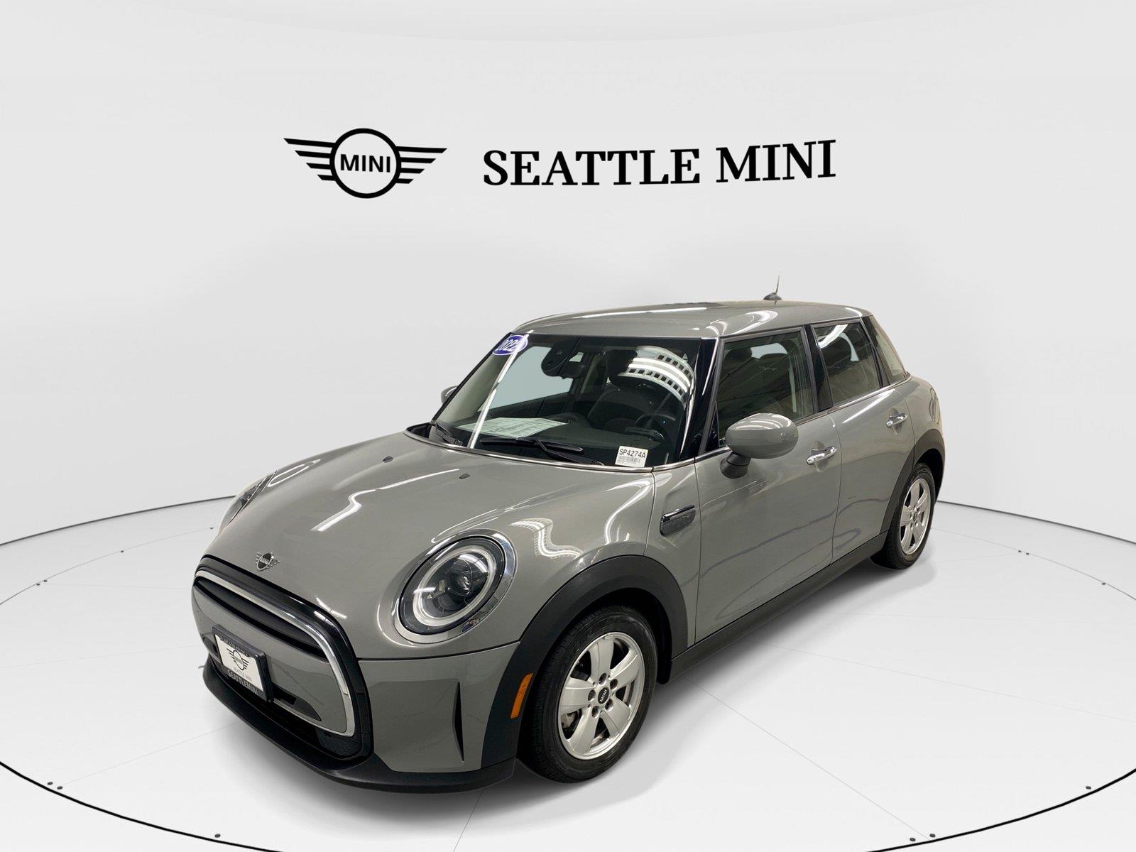 Gray (Moonwalk Grey Metallic) 2022 MINI Cooper Hatchback Front-Wheel Drive 7-Speed Automatic
