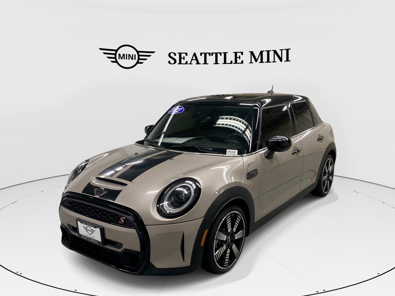 Gray (Rooftop Grey Metallic) 2022 MINI Cooper Hatchback Front-Wheel Drive 7-Speed Automatic