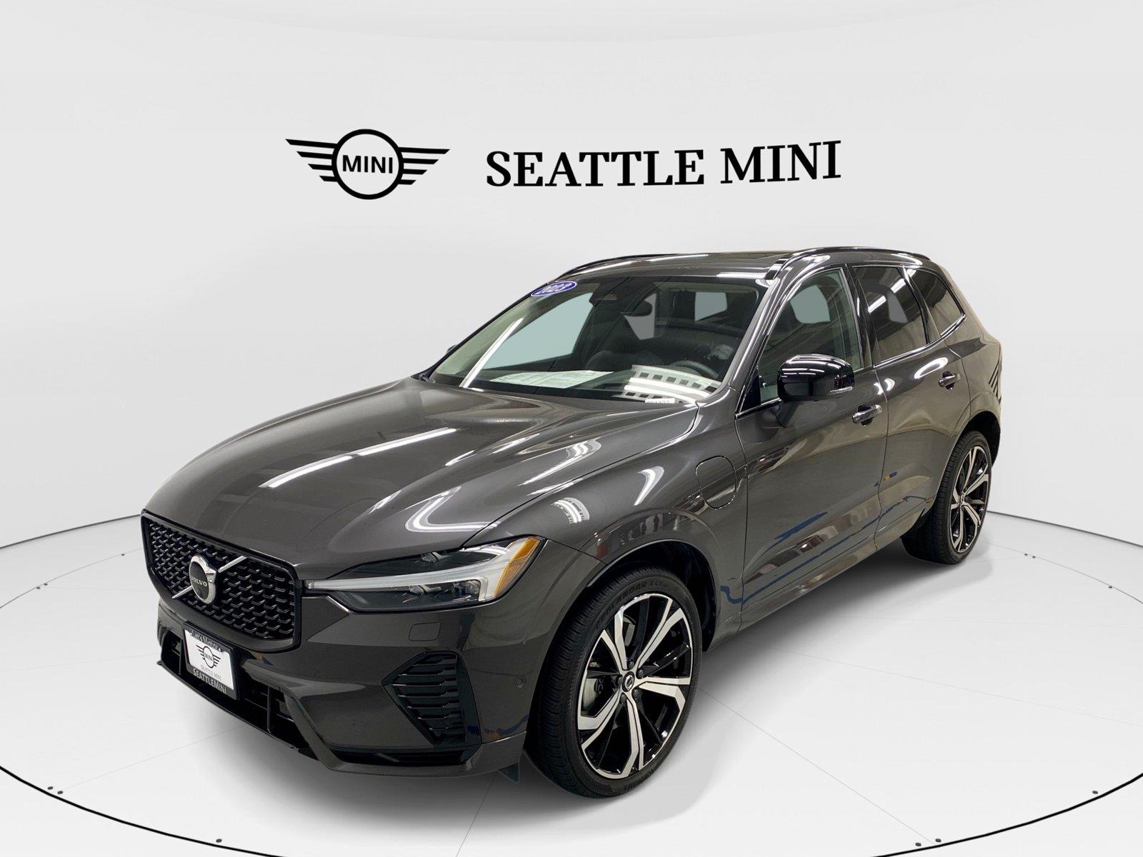 Gray (Platinum Grey Metallic) 2023 Volvo XC60 SUV / Crossover All-Wheel Drive 8-Speed Automatic