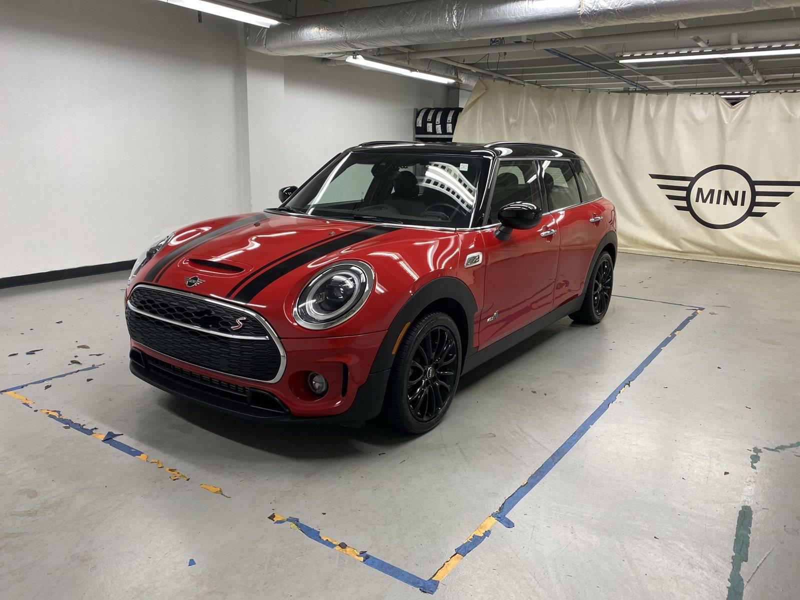 2022 MINI Cooper Clubman Rojo (Chili Red) Vagón Tracción en las cuatro ruedas 8 velocidades Automática