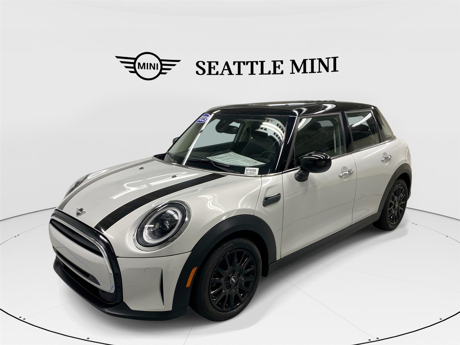 White Silver Metallic 2023 MINI Cooper Hatchback Front-Wheel Drive 7-Speed Dual Clutch