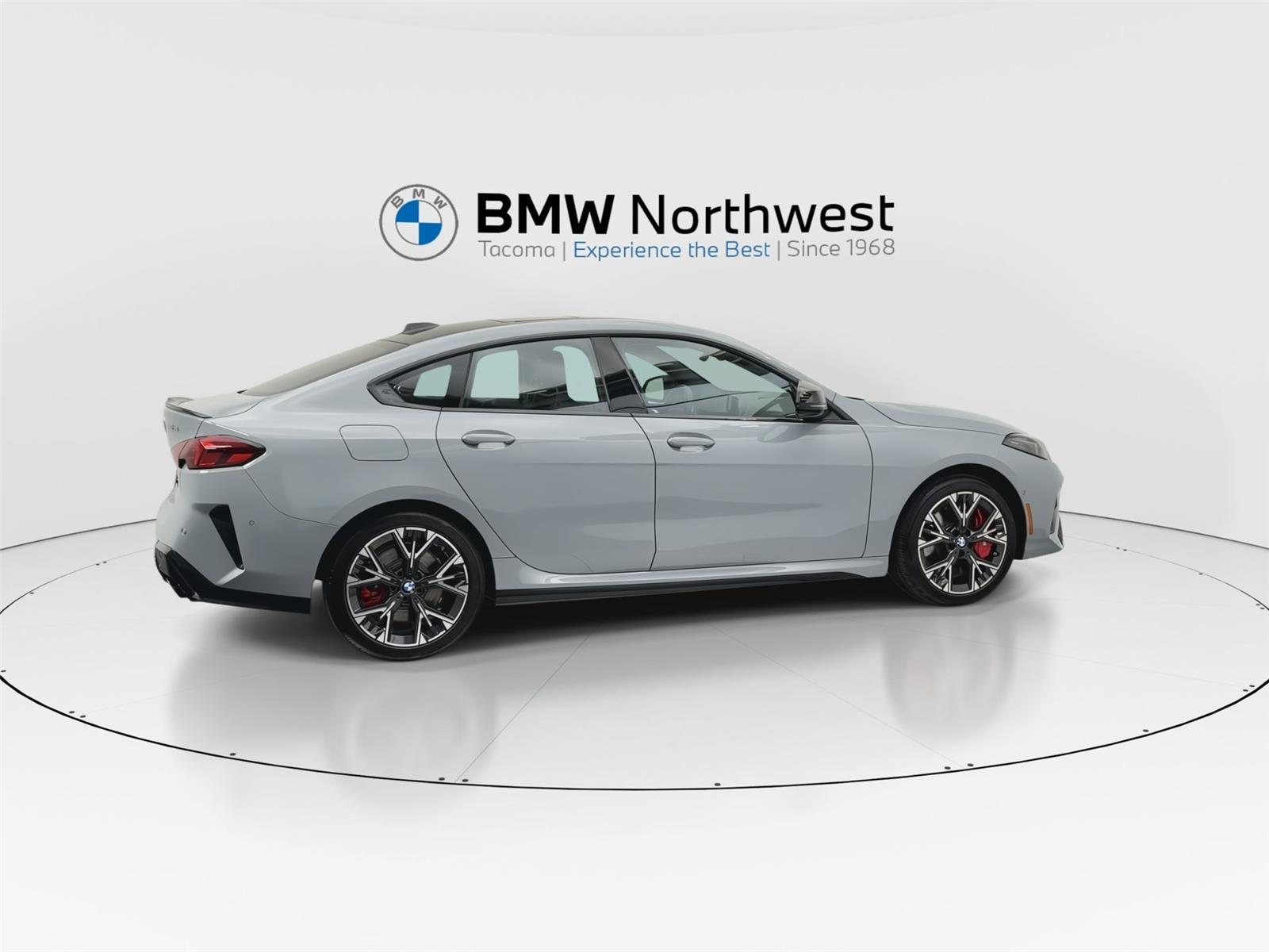 View vehicle photo 4