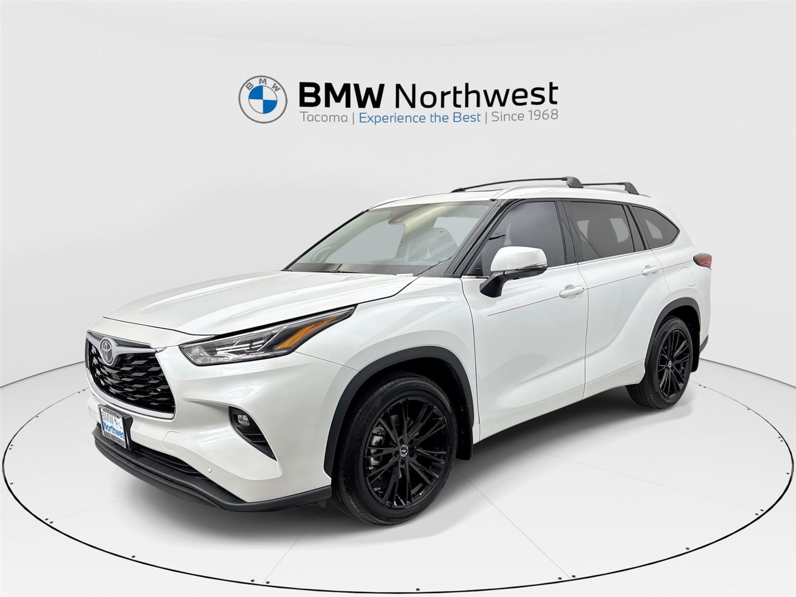 White (Wind Chill Pearl) 2022 Toyota Highlander SUV / Crossover All-Wheel Drive 8-Speed Automatic