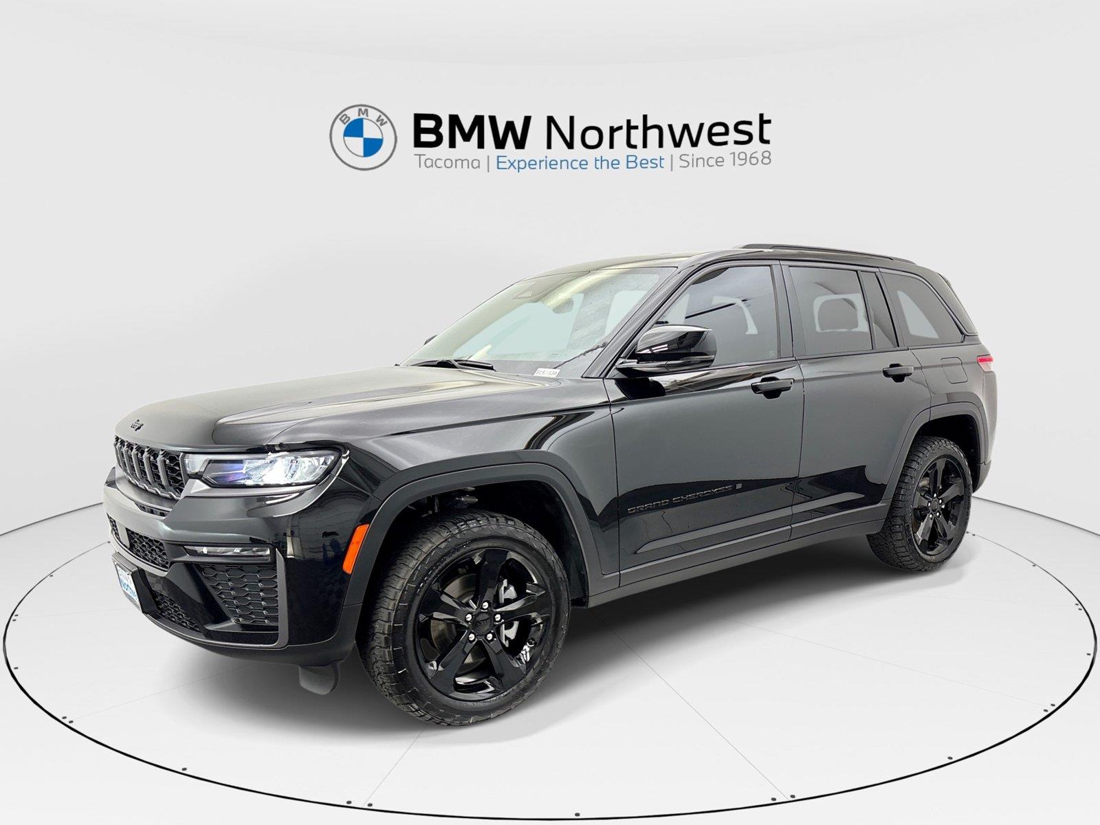 Diamond Black Crystal Pearlcoat 2026 Jeep Grand Cherokee SUV / Crossover Four-Wheel Drive 8-Speed Automatic