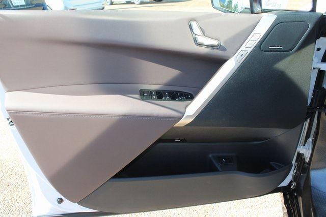 2026 BMW iX 45 - Photo 9