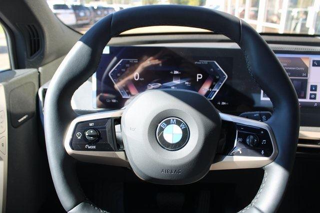 2026 BMW iX 45 - Photo 14