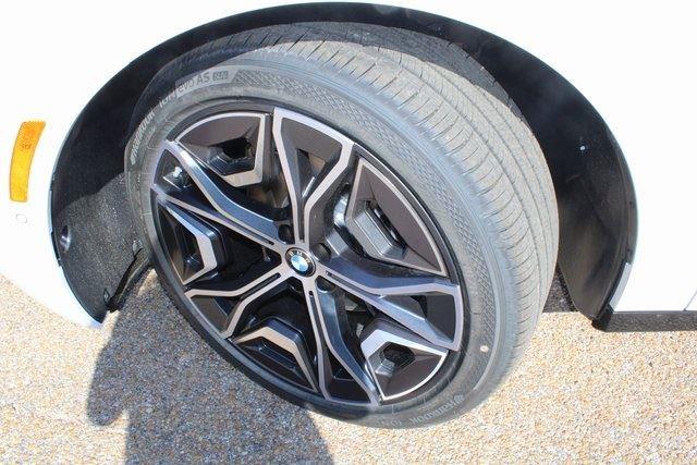 2026 BMW iX 45 - Photo 21