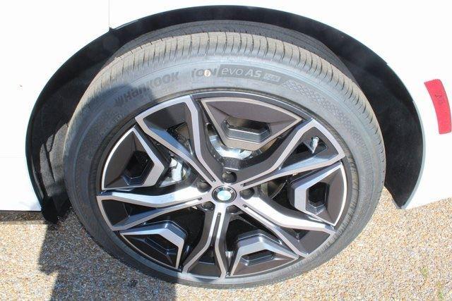2026 BMW iX 45 - Photo 24