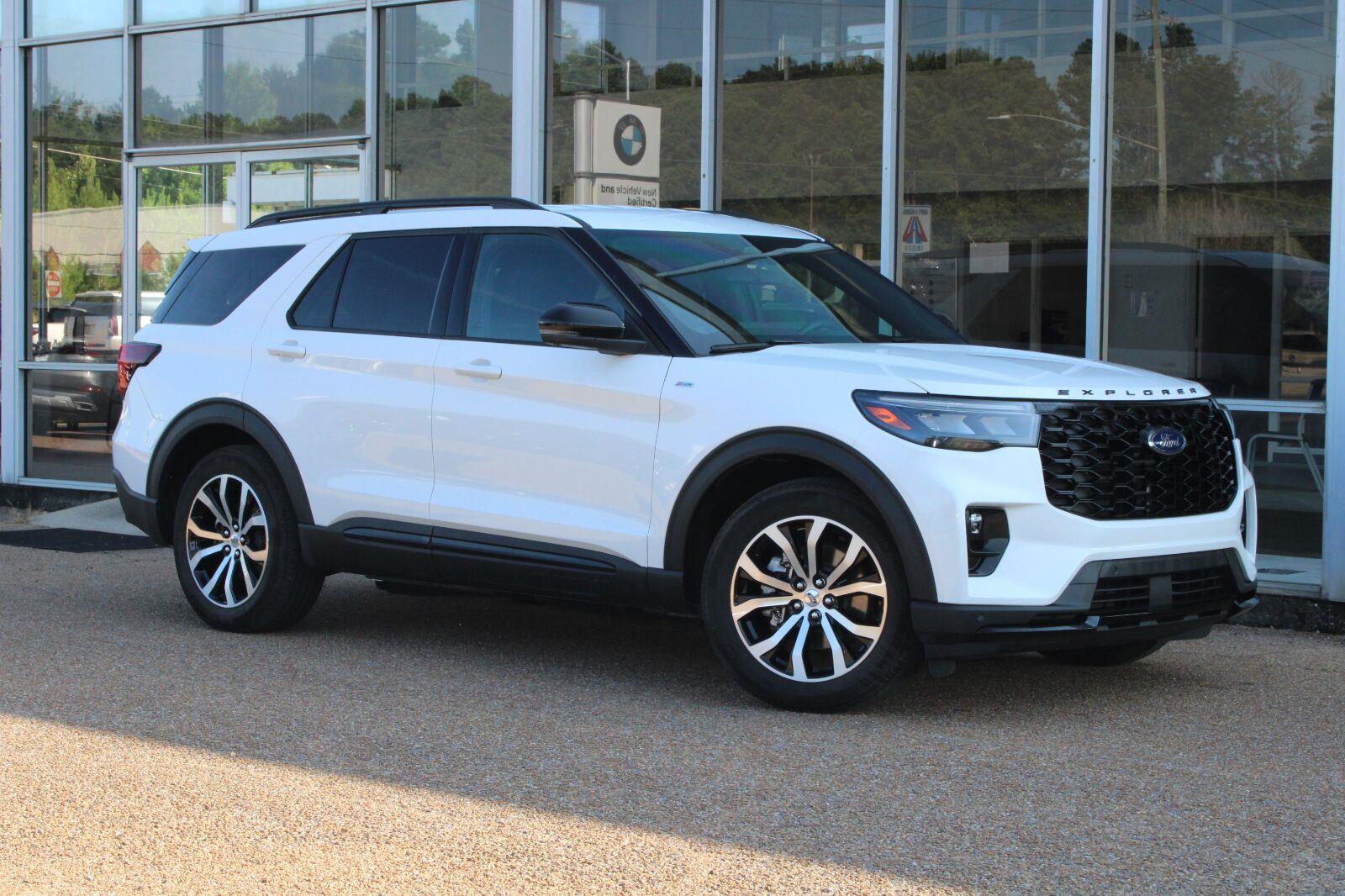 Star White Metallic Tri-Coat 2025 Ford Explorer SUV / Crossover Rear-Wheel Drive Automatic