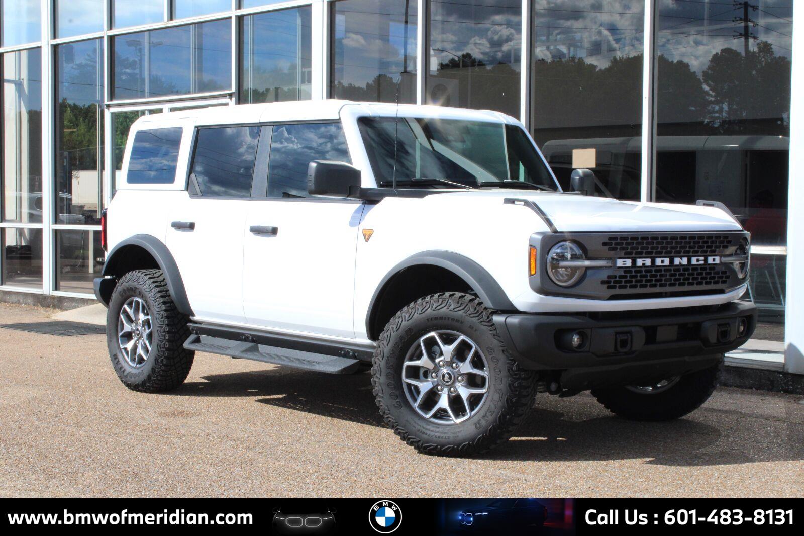 Oxford White 2025 Ford Bronco SUV / Crossover Four-Wheel Drive 7-Speed Manual