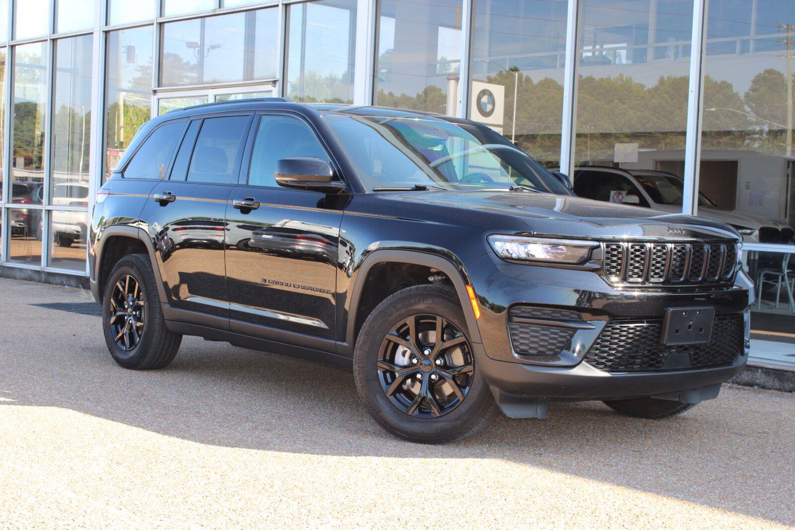 Diamond Black Crystal Pearlcoat 2025 Jeep Grand Cherokee SUV / Crossover Four-Wheel Drive 8-Speed Automatic
