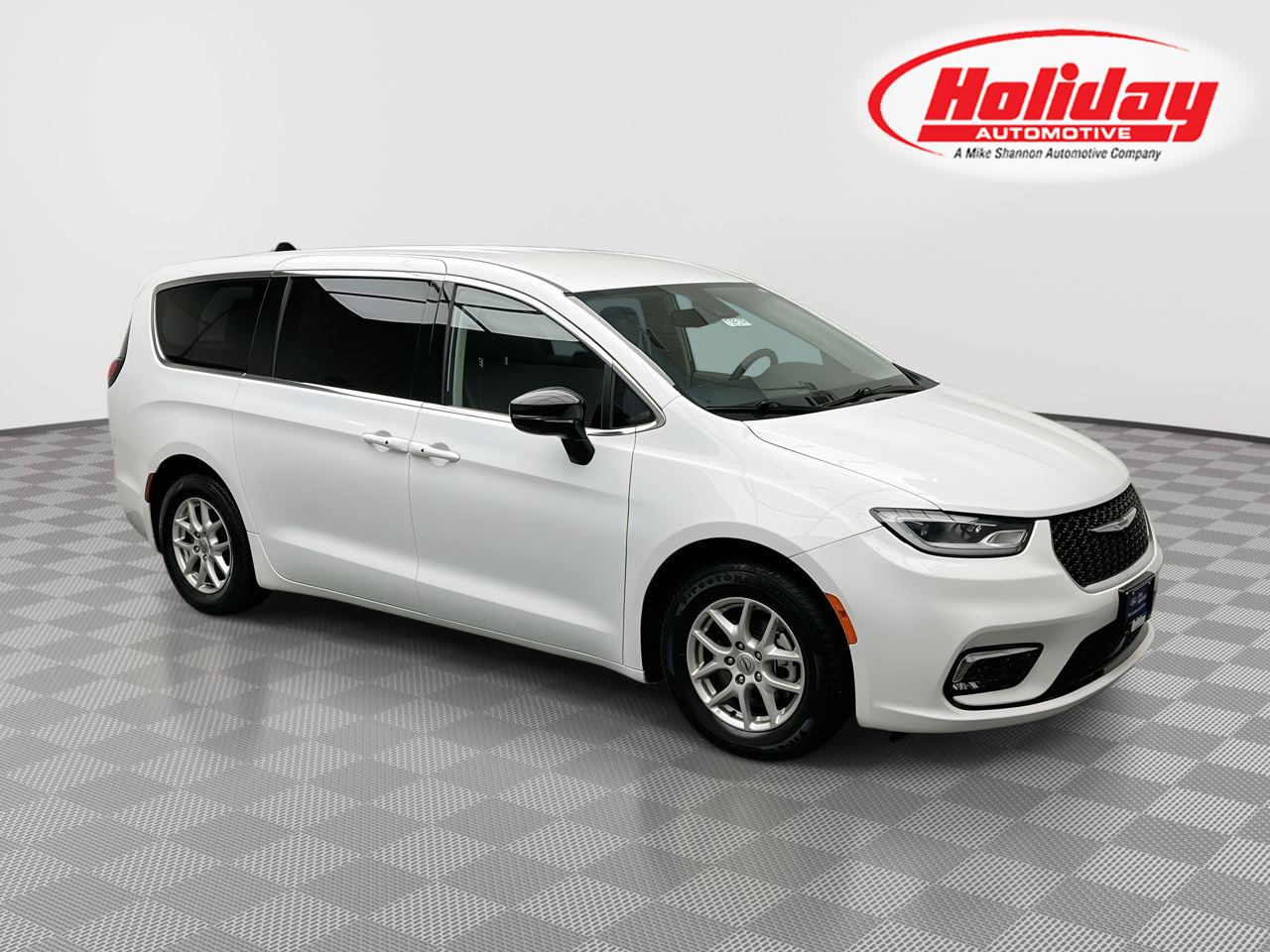 Bright White Clearcoat 2024 Chrysler Pacifica Minivan Front-Wheel Drive 9-Speed Automatic