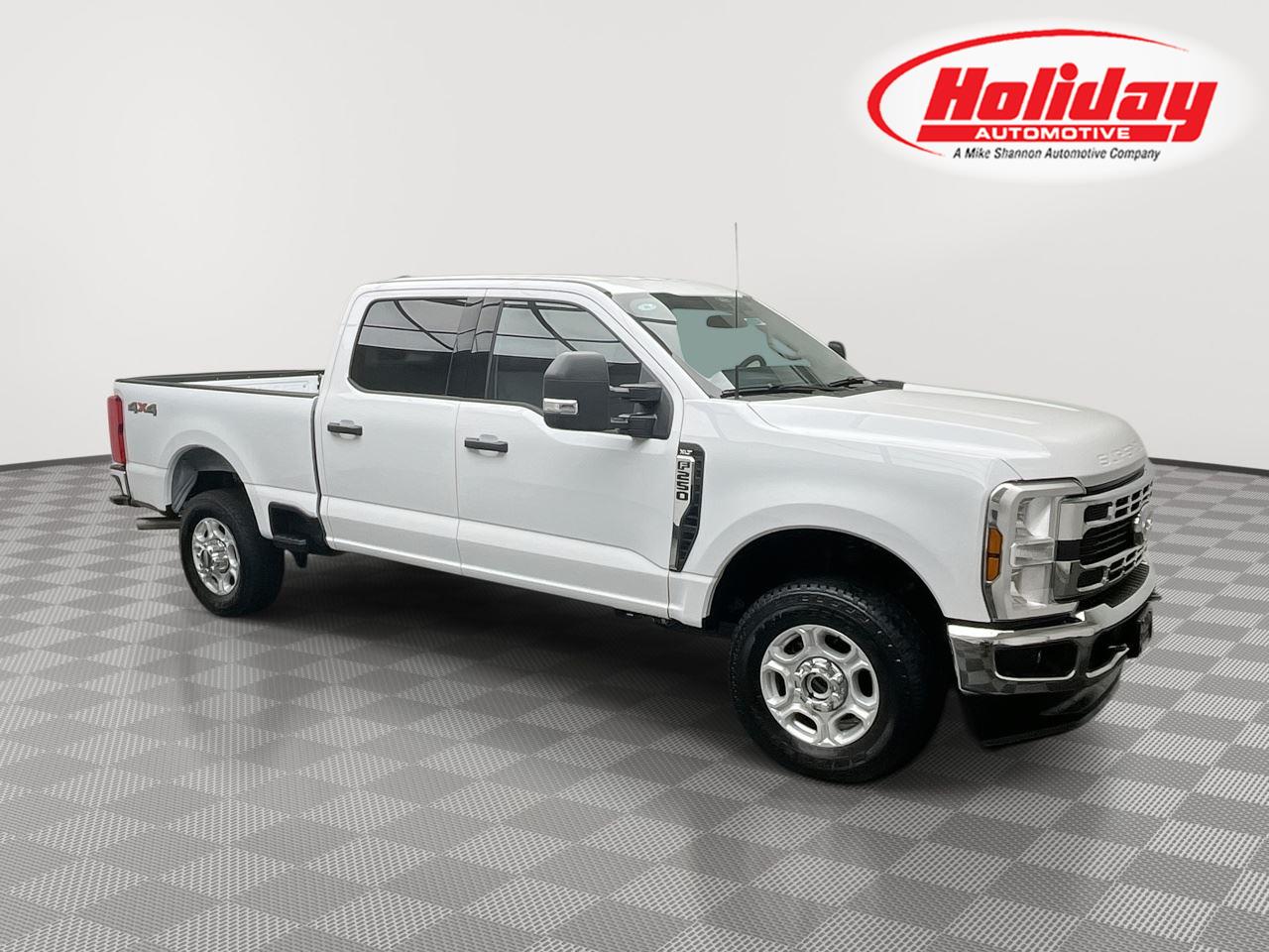 Oxford White 2026 Ford F-250 Super Duty Pickup Truck Four-Wheel Drive Automatic