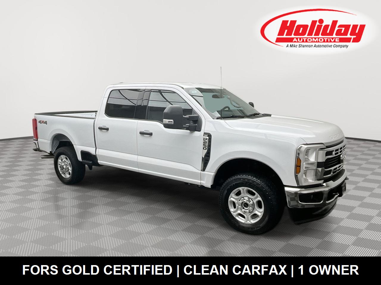 Oxford White 2026 Ford F-250 Super Duty Pickup Truck Four-Wheel Drive Automatic