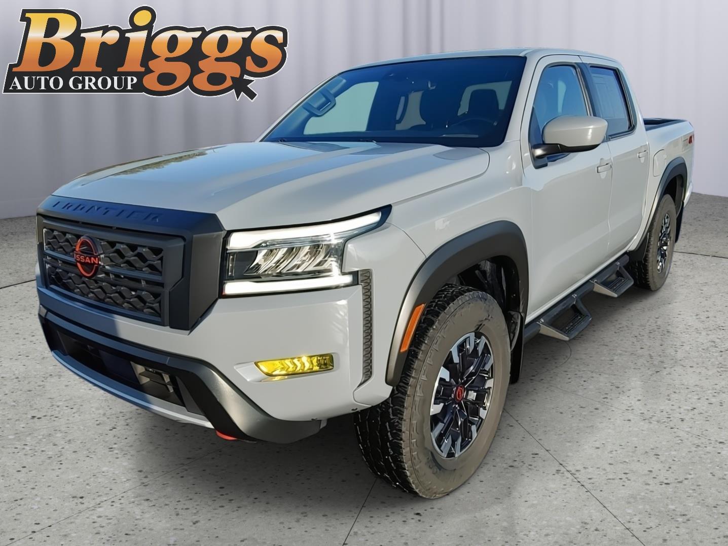 Boulder Gray Pearl 2023 Nissan Frontier PRO-4X Crew Cab 4WD Pickup Truck Four-Wheel Drive Automatic
