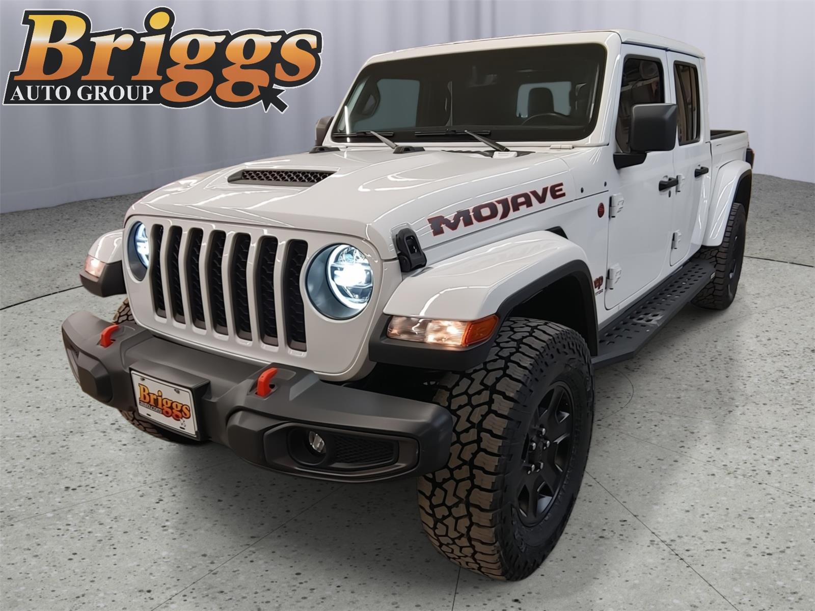 Bright White Clearcoat 2021 Jeep Gladiator Mojave Crew Cab 4WD Pickup Truck Four-Wheel Drive 8-Speed Automatic