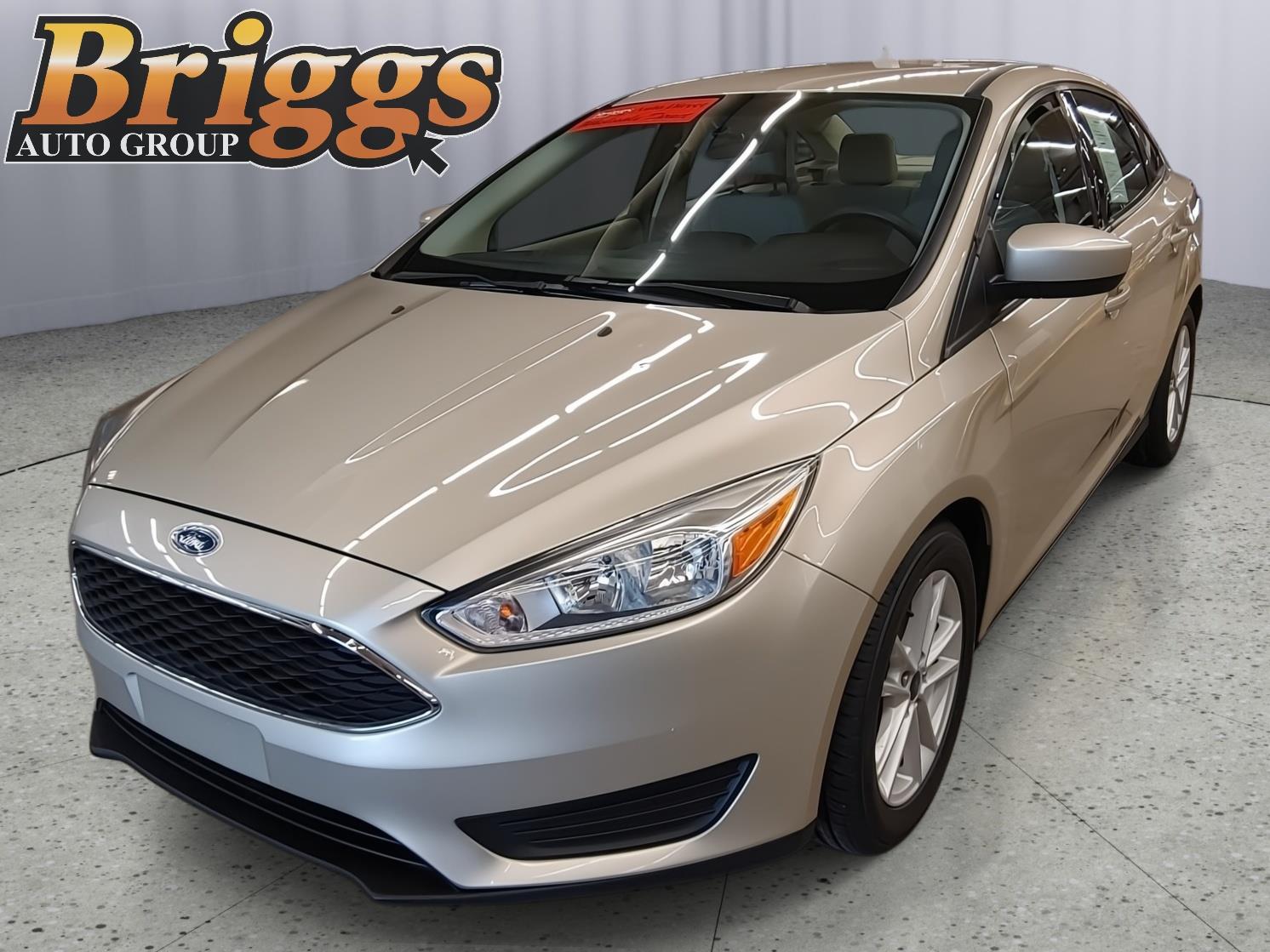 White Gold Metallic 2018 Ford Focus SE Sedan Front-Wheel Drive 6-Speed Manual